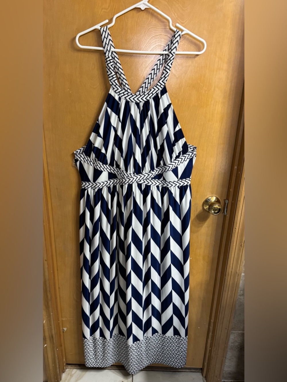 ❤️‍🔥HOT DEAL!❤️‍🔥 Avenue Navy and White Chevron Halter Dress